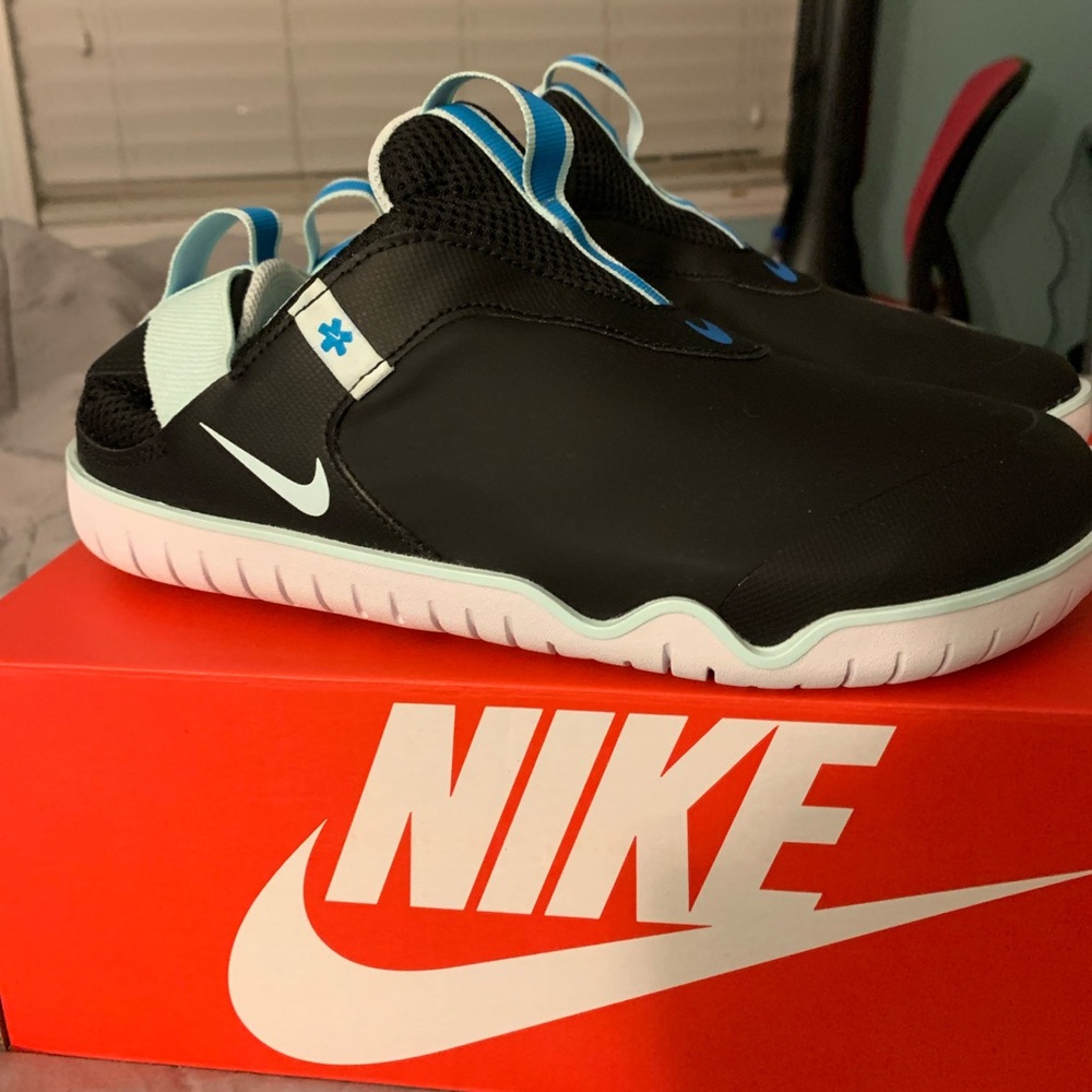 NIKE Zoom Pulse Nurse Shoes